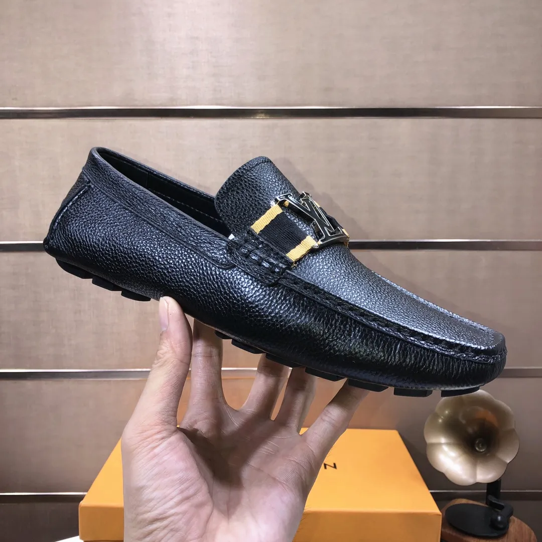 Men's men's shoes 💰420💰 [LV Doudou shoes] (water-dyed cowhide lining) new model is on the market, available on the official website. The new Doudou shoes are processed into single-color materials, and the uppers are made of imported cowhide material. The body of the shoe is fully hemmed with mark thread, and is lined with imported original cowhide leather. The elegant shoe shape is super suitable for all-matching, and the size is 38-44.